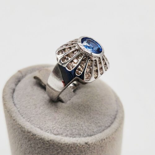 Alternative view of ANELLO IN ORO GIALLO RODIATO BIANCO CON ZAFFIRO </br>GGOX 27662