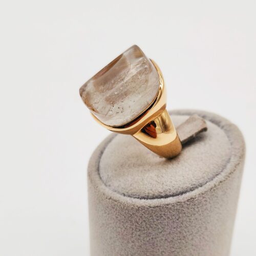 Alternative view of IMPORTANTE ANELLO IN ORO GIALLO CON QUARZO RUTILATO </br>GIOX 43086