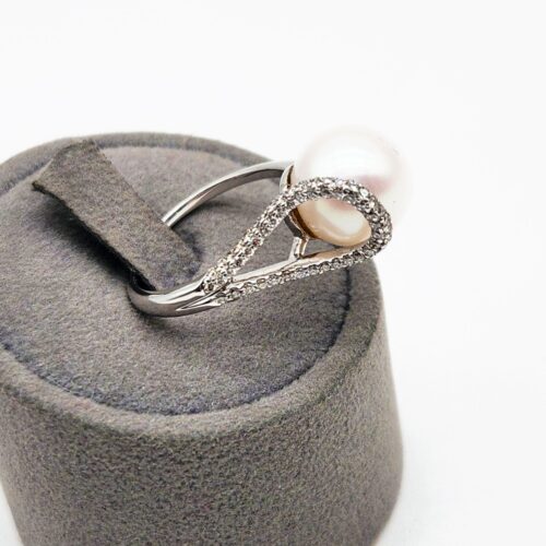 Alternative view of ANELLO IN ORO BIANCO CON PERLE DI FIUME E DIAMANTI </br> REOX 174264