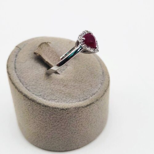 Alternative view of ANELLO ORO BIANCO CON BRILLANTI E RUBINI </br> TCN 119953